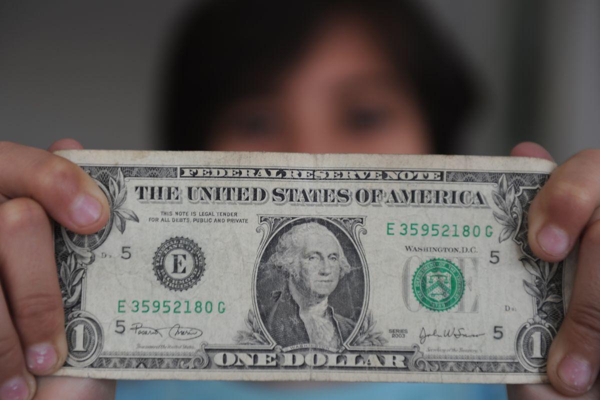 Raros billetes de 1 dólar se venden hasta en 150 mil dólares
