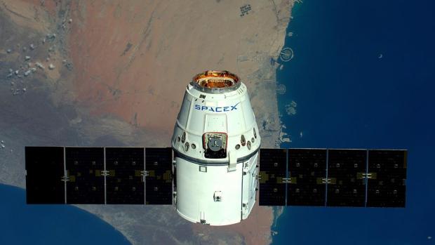 El problema se expandirá rápidamente en los próximos años, a medida que SpaceX y otras compañías lancen “megaconstelaciones” de cientos de miles de satélites de comunicaciones medianos y pequeños a la órbita terrestre.