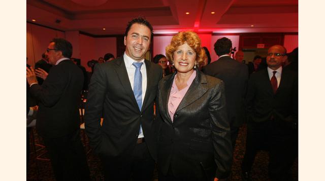Patrick Huggard-Caine de Toyota , junto a Susana Eléspuru de Merco. (Foto: Manuel Melgar)