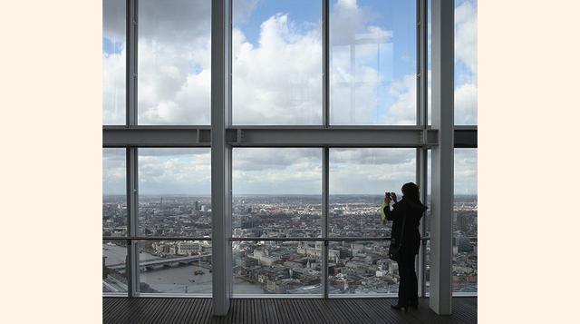 Reino Unido, Educación y cortesía son los dos términos que resumen las negociaciones inglesas. Siempre hay que tratar de "usted" y las críticas tienen que se realizadas de forma suave y nunca directamente. Esta prohibido interrumpirse o no cumpl