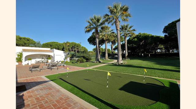 La propiedad también incluye una cancha de tenis, un campo de fútbol y un putting green de cuatro hoyos para Golf. (Foto: Megaricos)