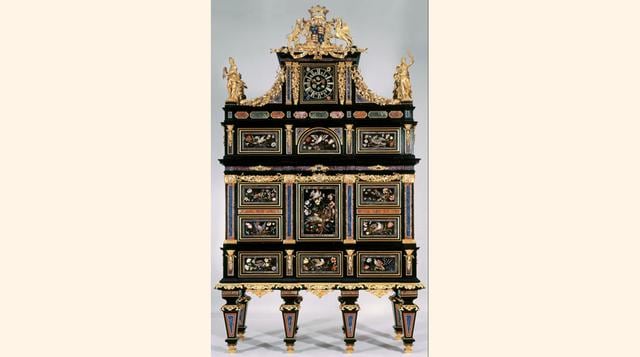 Lote de muebles encabezado por un Gabinete Badminton para el tercer Duque de Beaufort. Precio: 10.705.441 euros. Fecha: 09-12-2004 en Londres.