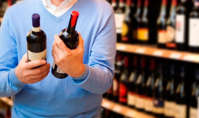 Usted está de pie en una tienda de vinos ante largas estanterías que despliegan cientos de botellas y trata de decidir qué comprar. ¿Elije una cuya etiqueta atractiva capta su atención? Si es como la mayoría de las personas, la respuesta es sí. Admítalo, 