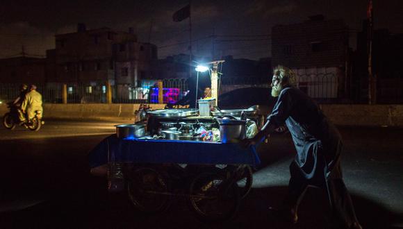 Para países como Pakistán, la fortaleza del dólar y el aumento de la competencia de Europa hacen que sea casi imposible asegurar la energía. Photographer: Asim Hafeez/Bloomberg