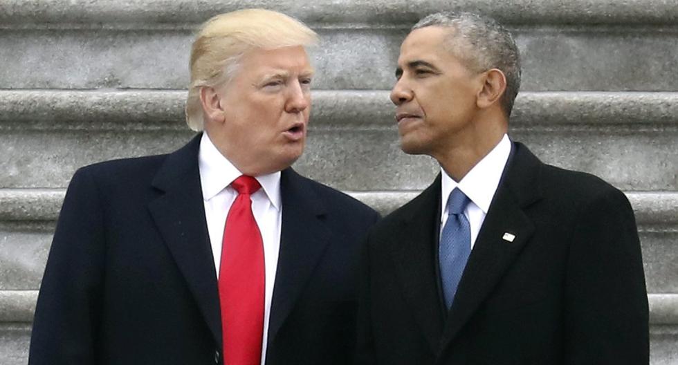 En esta foto de archivo del viernes 20 de enero de 2017, el presidente de Estados Unidos, Donald Trump, conversa con el ex mandatario Barack Obama en Washington. (Rob Carr/AP).
