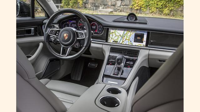 En cuanto a cómo es conducirlo, no hay que escuchar a los detractores hasta haber estado al volante en persona. Pasé todo un día conduciendo el Panamera 2017 por Nueva York. Es mejor que su predecesor. Es más grande y potente que en generaciones anteriore