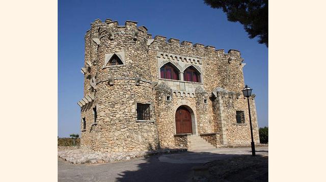Castillo de Barambio – Cuenca, España. Precio por noche en grupo: 256 euros. Precio por persona: 32.50 euros. (Foto: Forbes)