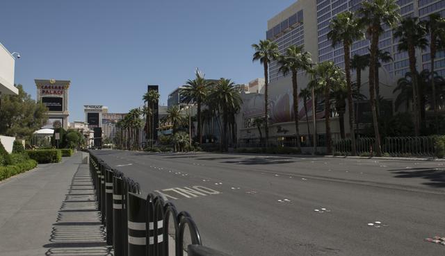 El Strip de Las Vegas se observa vacío en medio de la pandemia del coronavirus el 8 de mayo de 2020 en Las Vegas, Nevada. (Bridget BENNETT / AFP).