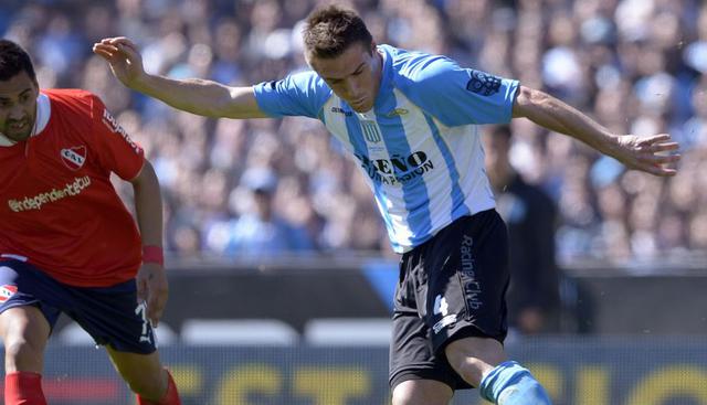 Iván Pillud | Iván Pillud regresó a Racing en 2014 y hasta la fecha es titular en la defensa que presenta la ‘Academia’. El precio que tiene su carta pase supera el millón de dólares. (AFP)