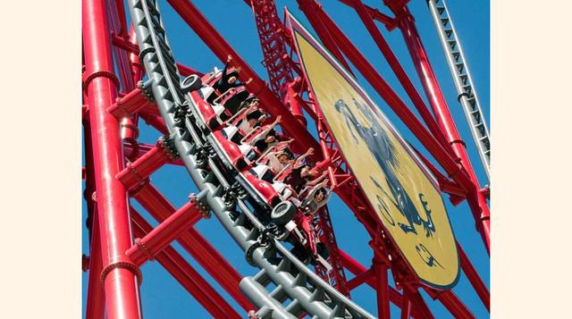Este jueves se ha inaugurado Ferrari Land, en Port Aventura, el parque de atracciones de la conocida escudería italiana, que lo ha presentado como un espacio "único en Europa". En la imagen, una de las 11 atracciones que tiene el parque.