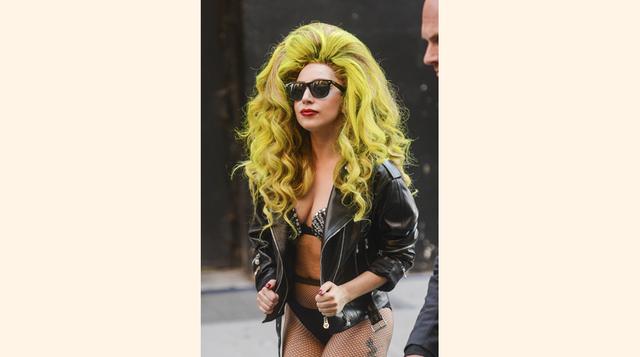 Lady Gaga: Ha llegado a usar vestidos confeccionados con filetes de carne y zapatos con tacos en forma de pene. Posee mucho talento y vitalidad, pues toca el piano, baila y canta sin cansancio. (Foto: Getty)