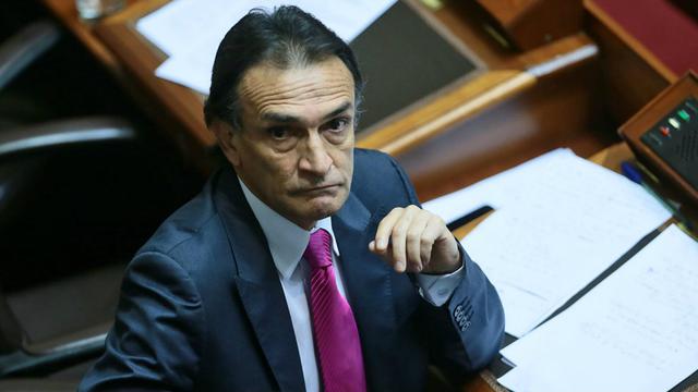 “Nosotros esperamos que PPK tenga la decencia de renunciar, que asuma su vicepresidente, y que el gobierno termine en julio del 2021”, indicó Becerril.