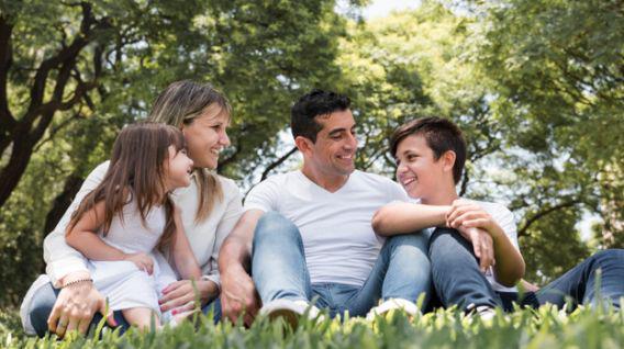 Si no cuenta con una póliza de seguro de vida puede dejar desamparados a sus seres queridos. (Foto: Freepik)