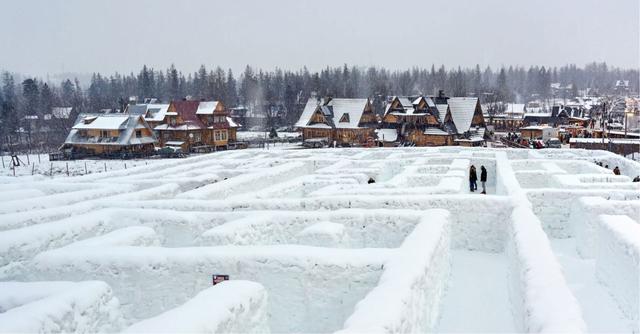FOTO 12 | Más atracciones de Snowlandia
Además del laberinto y el castillo, en Snowlandia también hay un palacio de hielo y un pequeño zoo. Sus visitantes pueden igualmente practicar esquí y snowboard en las pistas del parque. (Foto: Getty Images).