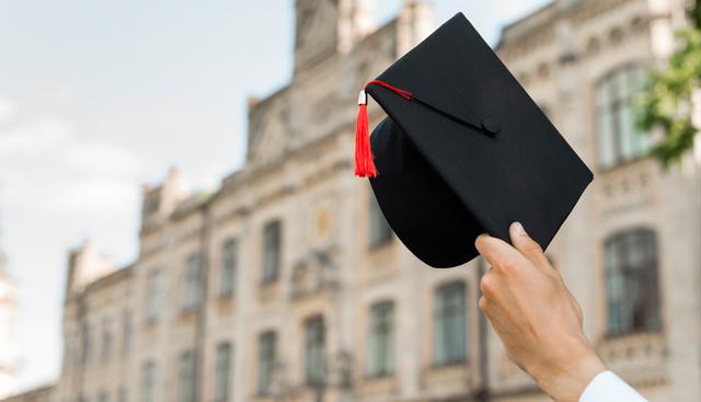 FOTO 5 | No cuentes el tiempo constantemente: el principal miedo de los universitarios es “perder el tiempo” y es que -como el nombre lo indica- una carrera universitaria suele ser contra el tiempo. Sin embargo, hay que entender que descubrir tu vocación lleva tiempo. (Foto: Freepik)