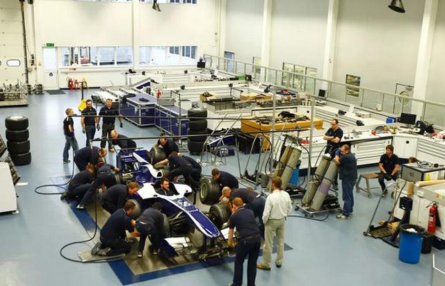 Foto 10 | Costos intangibles. Los nueve elementos que mencionamos anteriormente son las partes tangibles de un auto. Pero se requiere de enormes esfuerzos en investigación y un sinnúmero de pruebas en la fabricación de estos autos. Por ejemplo, el alerón trasero de un auto no es el único que fabricaron. Antes de ese resultado final, fabricaron hasta una una docena de alerones traseros para realizar pruebas. El proceso de ingeniería y fabricación detrás de un auto de F1 también genera altos costos. Sobre la base de los componentes tangibles que analizamos, un vehículo de Fórmula 1 cuesta alrededor de US$ 10 millones. Ahora toca sumarle los costos intangibles (Foto: mycarheaven).