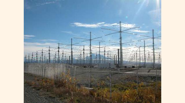 LA ESTACIÓN HAARP. Se trata de un centro para la investigación de las propiedades de la ionosfera, instalado en Alaska. Pero, nuevamente, esa explicación oficial no convence a los amantes de las conspiraciones, quienes aseguran que, en realidad, el lugar 