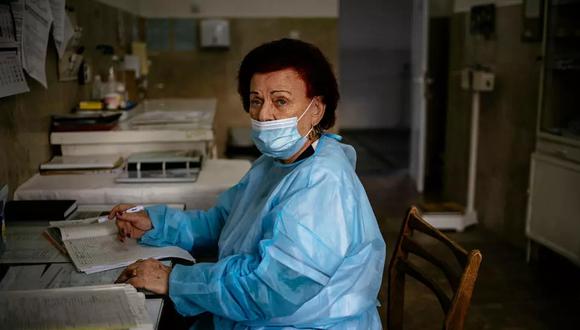"¿Mi edad? No la siento. Quiero trabajar. Si viera que no soy útil, me iría", dice esta enérgica mujer. (Foto: AFP)
