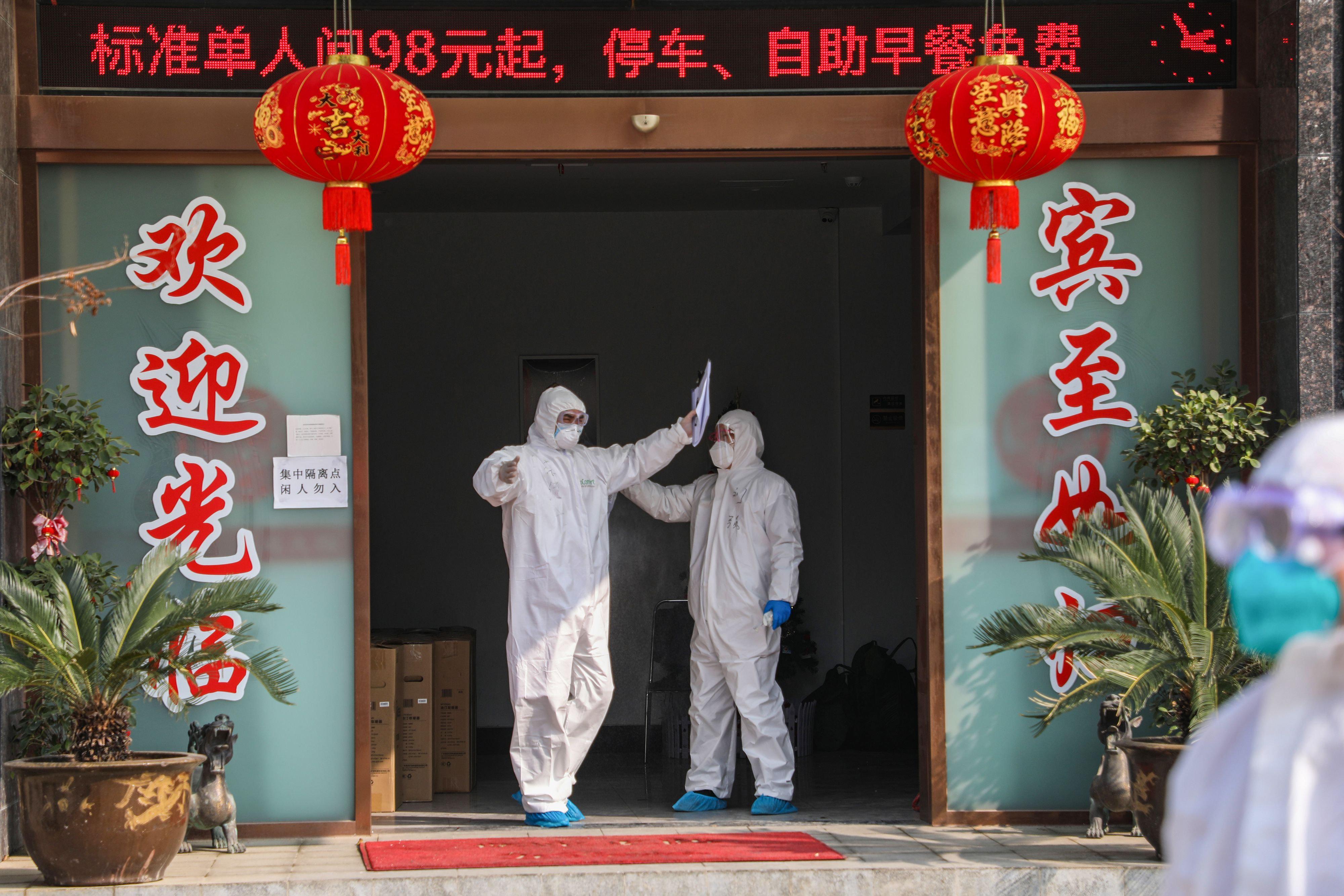Hasta el miércoles, China tenía 28,018 casos de coronavirus reportados y 563 decesos. (Foto: AFP)