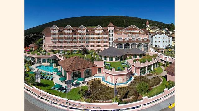 Cavallino Bianco Family Spa Grand Hotel. Ortisei, Italia, “El hotel, el spa, los restaurantes, los servicios, el agua y las zonas de juego para los niños… todo el lugar es un cuento de hadas para todas las edades”.