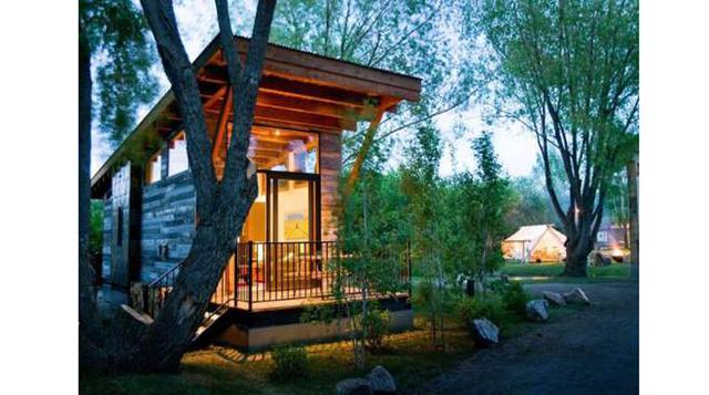 WHEELHAUS WEDGE MINI HOUSE. ¿Sientes que necesita para escapar de la realidad a un lugar sereno como un bosque? Entonces deberías considerar The Wedge, un modelo creado por la compañía Wheelhaus.