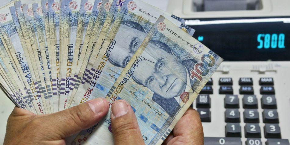 Los créditos y préstamos son productos que las personas y empresas contratan con entidades bancarias o financieras. (Foto: Andina)