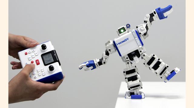'Omnibot17u i-SOBOT', fabricado por la compañía de juguetes japoneses Tomy Company, aparece en el Libro de Récords Guinness como el robot humanoide más pequeño del mundo. (Foto: Reuters)