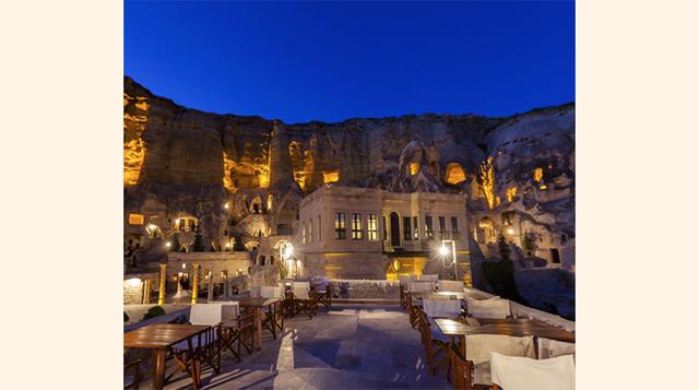 En cuevas turcas – Hotel Yunak Evleri (Cappadocia, Turquía), Este hotel de cinco estrellas está emplazado en unas cuevas laberínticas que datan de los siglos cinco y seis reconvertidas en cuarenta suites de lujo.