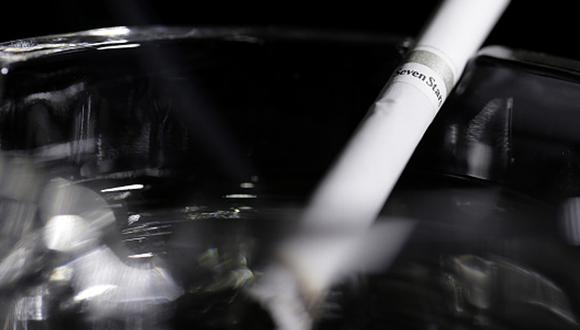 "También incrementa el consumo diario en los fumadores, convirtiendo al ISC de cigarrillos en una norma contra propósito." (Foto: Getty Images)