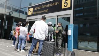 Chávarry culpa a jefe de Migraciones y a personal de Jorge Chávez por falta de pasaportes