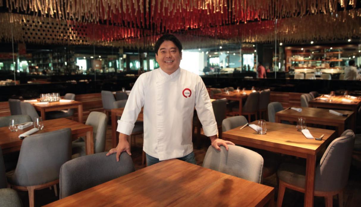 Foto 3 |   El restaurante de gastronomía fusión peruano-japonesa Ají abrió en el hotel MGM Macau, ubicado en la región administrativa especial de Macao, en la República Popular China. La apertura del local, cuyo copropietario es el chef Mitsuharu Tsumura, representa el ingreso de la comida nikkei al continente asiático. Tsumura posee el restaurante Maido en Lima y busca hacer conocida la comida  fusión en China.