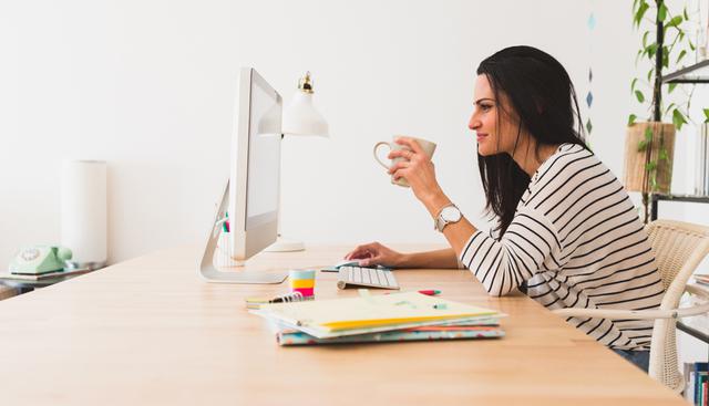 FOTO 5 |  5. No mezclar la vida profesional con los temas personales
Hacer trámites, compras on-line que interrumpirán tu trabajo para recibirlas, cuidar de los niños muchísimas horas, atender y mantener la casa en orden, es otro trabajo en paralelo. Si haces home-office necesitas disciplinarte para no mezclar ambos espacios, ya que, de lo contrario, tu vida se volverá un caos. A mayor organización y claridad, aumenta proporcionalmente tu productividad. (Foto: Freepik)