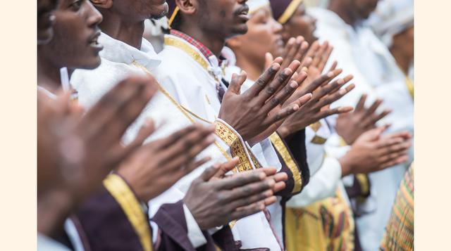 Los seguidores de religiones populares – incluyendo religiones tradicionales africanas, chinas, indígenas americanas y aborígenes australianos – se prevé que aumenten en un 11%, pasando de 405 millones a casi 450 millones.  (Foto: Getty)