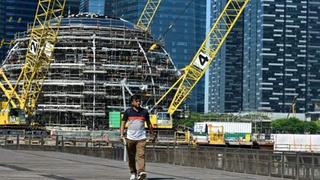La dura vida de los migrantes que construyen Singapur