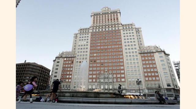 Edificio España. El Banco Santander  lo ha vendido al Grupo Inmobiliario Dalian Wanda, del empresario chino Wang  Jianlin, por 250 millones de euros.  (v.uecdn)