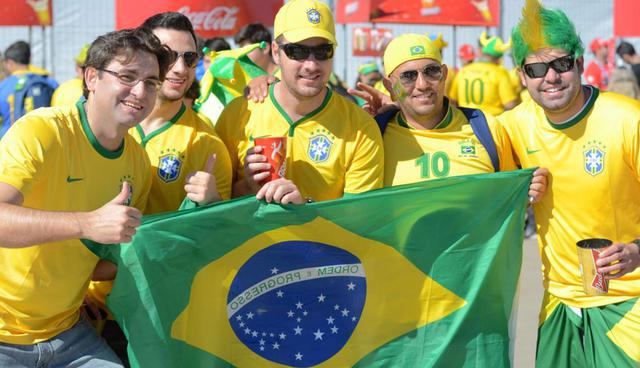 FOTO 6 | A veces sucede que un atacante queda permanentemente en fuera de juego y no corre mucho ni siquiera para salirse de la posición adelantada. Los brasileños lo critican diciendo que está "na banheira" (en la bañera), mientras que en Francia utilizan la imagen de un "campeur" (que practica cámping).  (Foto: TN.com)