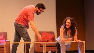 La comedia “El mueble” cumple con hacer reír e invita a reflexionar sobre el matrimonio