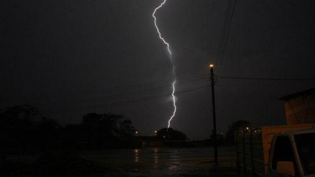 La región de Piura soportó la caída de relámpagos durante la noche. Uno de ellos acabó con la vida de un agricultor. (foto: El Comercio)