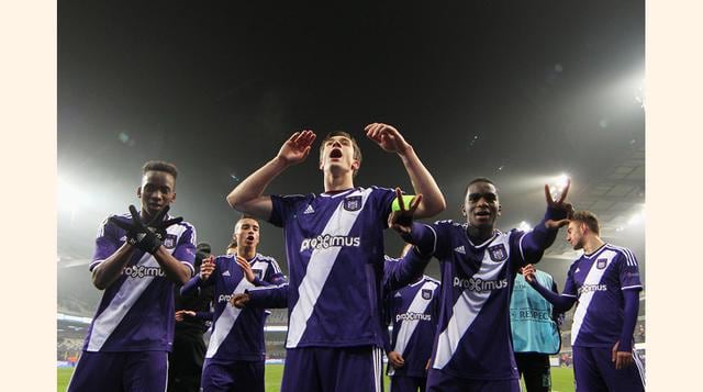 Anderlecht (Bélgica). El Royal Sporting Club Anderlecht también vende sus camisetas en US$ 71.95.