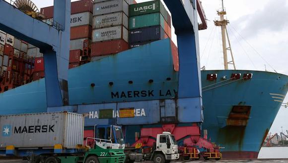 Los mayores tiempos de espera para que los portacontenedores descarguen o recojan cargas se dieron en la costa oeste de Estados Unidos, donde el tiempo de espera en el puerto de Long Beach, en Los Ángeles, es actualmente de entre 38 y 45 días, dijo Maersk. (Foto: REUTERS/Amanda Perobelli)