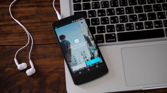 Linkedin ofrece muchas vías para la búsqueda de trabajo. (Foto: Freepik)