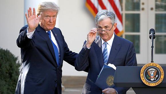 Donald Trump junto al jefe de la FED, Jerome Powell. El mandatario ha pedido al banco reducir las tasas para respaldar la economía de Estados Unidos. (Foto: Reuters)