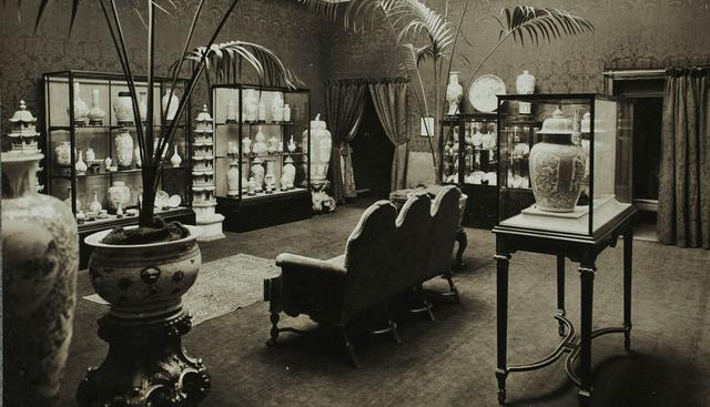 FOTO 8 | “Exhibition of Rare Old Chinese Porcelains” at Duveen Brothers gallery in New York, 1907.Source: The Getty Research Institute