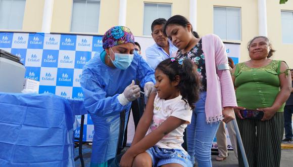 Los menores deben ser inmunizados para evitar contagio de varicela. Foto: Essalud