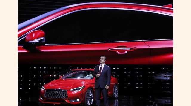 Carlos Ghosn, presidente y CEO de Nissan, presenta el Infiniti Q60 2017 en el North American International Auto Show en Detroit, Michigan, el 11 de enero del 2016. (Foto: Reuters)