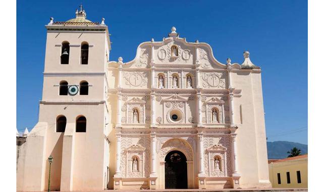 COMAYAGUA (HONDURAS). Los hondureños dan la bienvenida al año nuevo con uno de los relojes mecánicos más antiguos del mundo, al menos, el más longevo de América: el de la catedral de Comayagua, antigua capital de Honduras. Hay datos que lo certifican, com