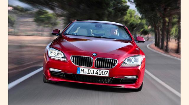BMW Serie 3. Sedán de la marca alemana con un rendimiento de 51 Km por galón en ciudad y 72 km por galón en carretera. Tiene un precio superior a los US$ 39,000.