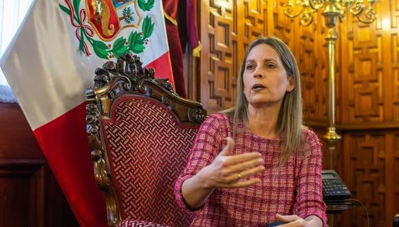 María del Carmen Alva cuestionó que Pedro Castillo no haya realizado cambios en el gabinete. Foto: archivo GEC