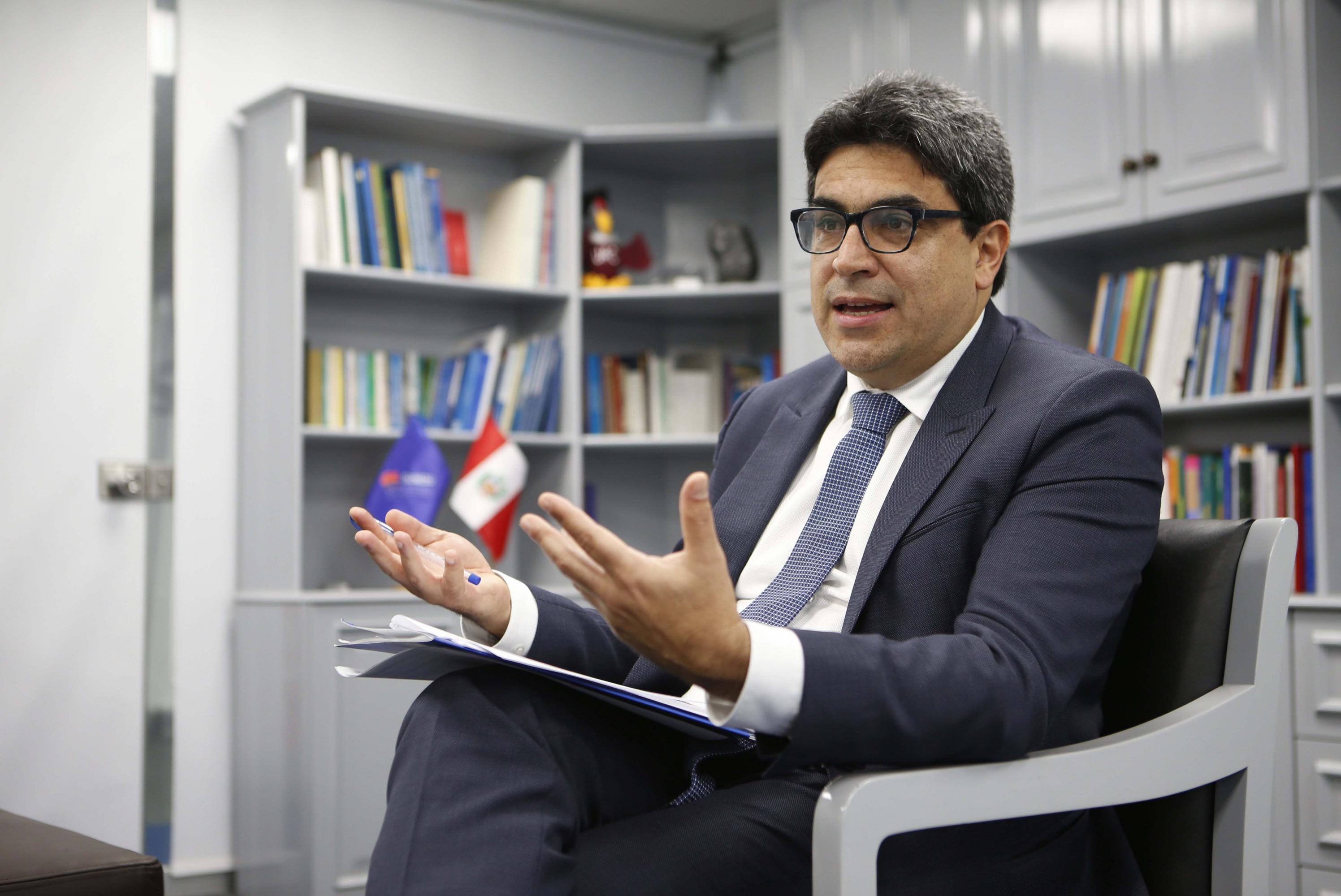 Benavides afirma que hay universidades que están en la mira por hacer poco o nada en el proceso de licenciamiento. (Foto: Manuel Melgar)