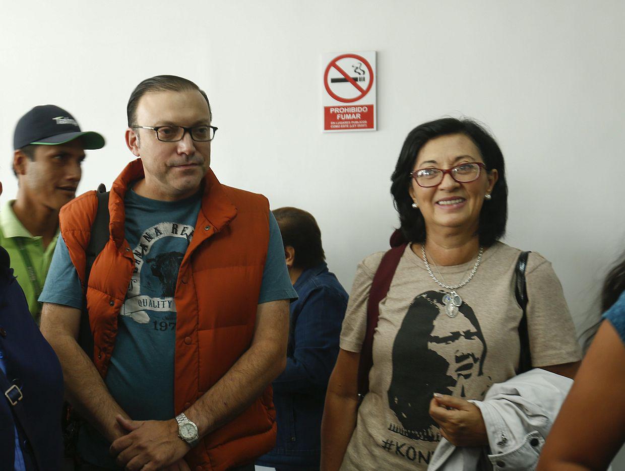 Los asesores de Fuerza Popular, Ana Verz y Pier Figari, confirmaron que siguen siendo parte del partido de Keiko Fujimori. (Foto: USI)